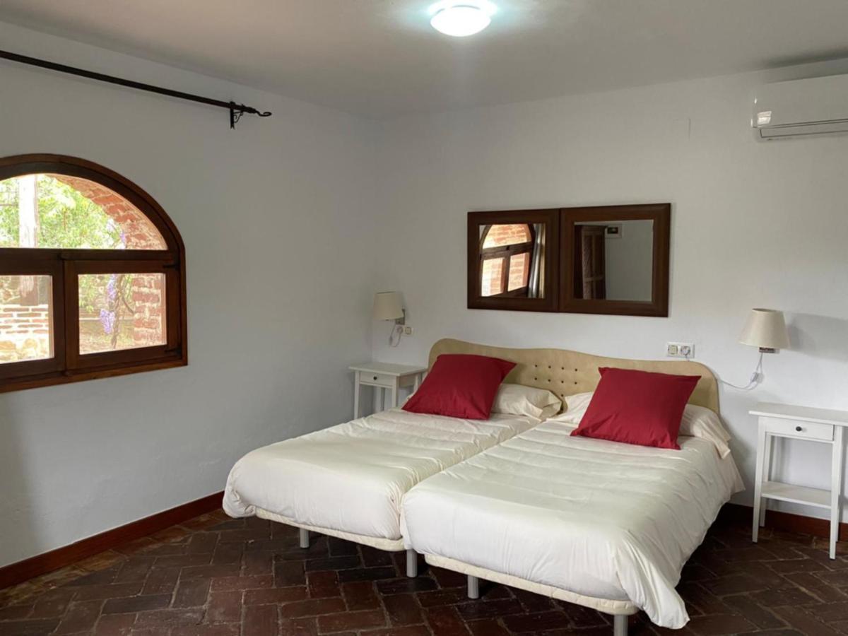 Casas Rurales Monasterio De Rocamador Almendral Exterior photo
